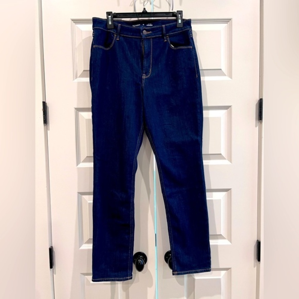 Perfect condition! Old Navy High Rise straight jeans. Dark wash